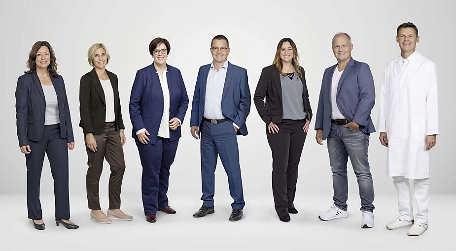 Spitalleitung_Gruppenbild_2023_Ganzkörper